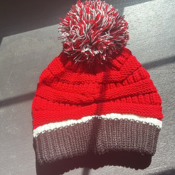 C.C. University color collection pom pom Skully - Picture 4 of 4